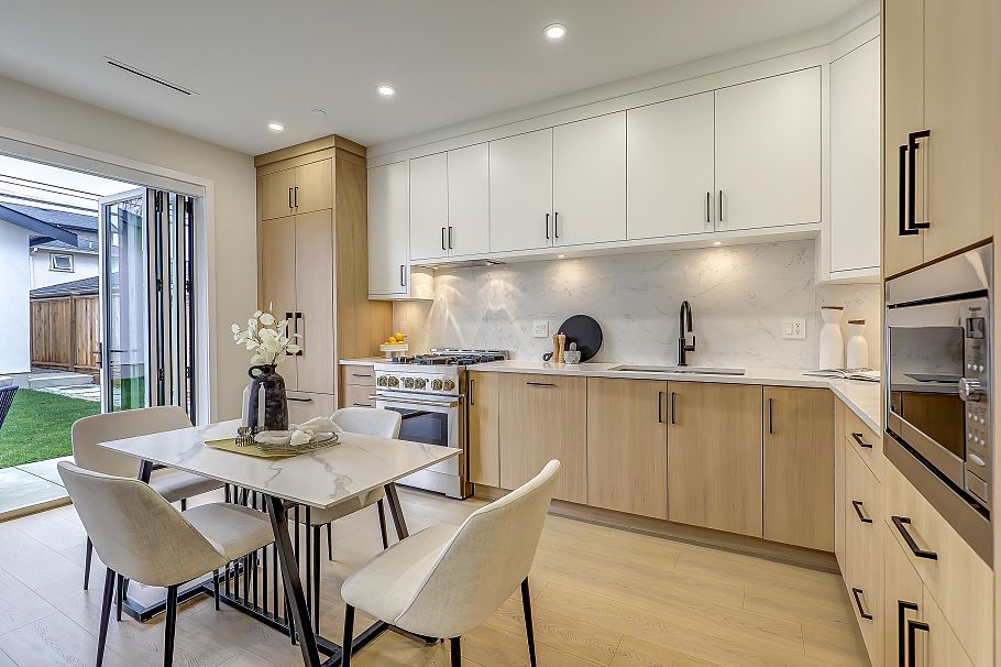 1 3695 E 26 Avenue Vancouver, BC - 11