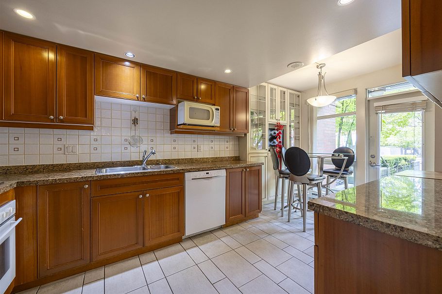 205 638 W 45th Avenue Vancouver, BC - 12