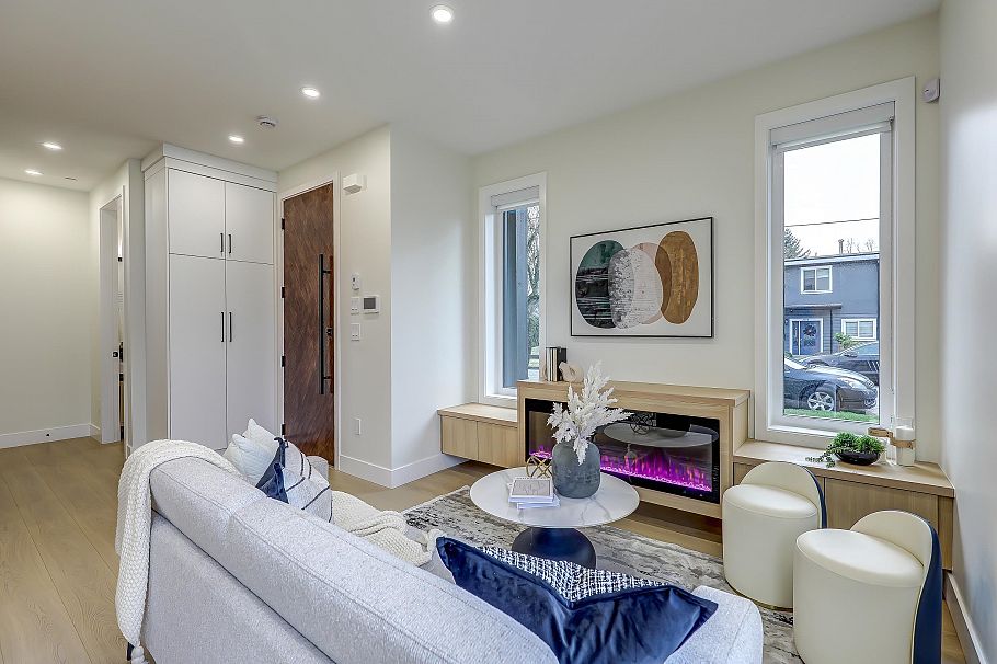 1 3695 E 26 Avenue Vancouver, BC - 8