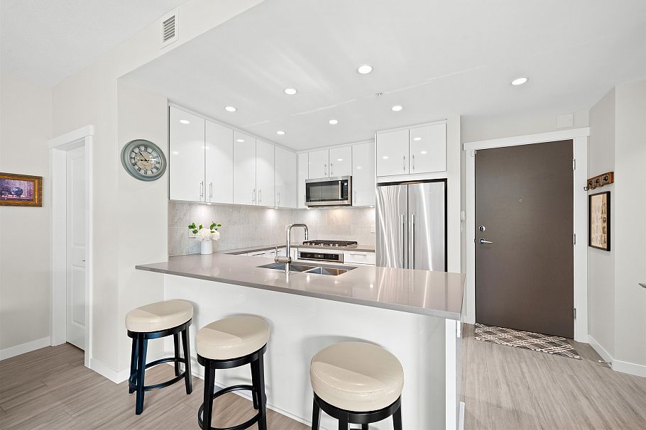 101 2632 Library Lane North Vancouver, BC - 11