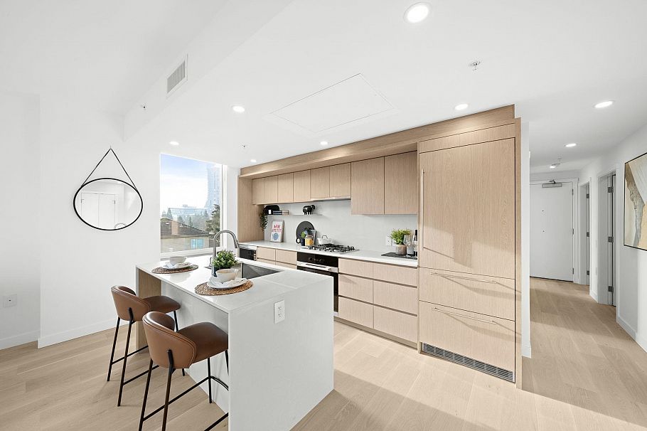 305 5212 Cambie Street Vancouver, BC - 2