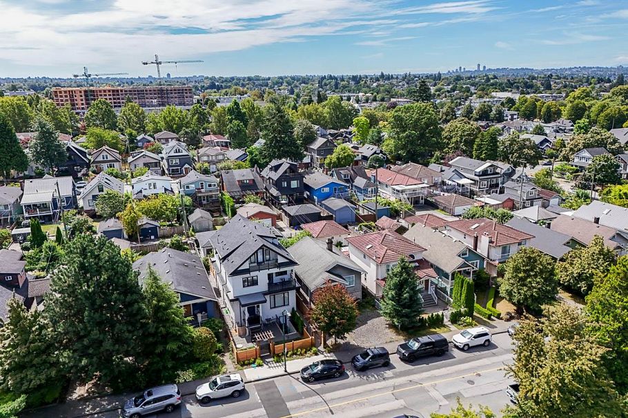 2554 Dundas Street Vancouver, BC - 1