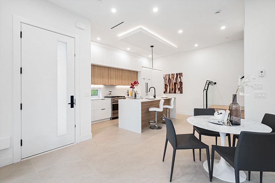 2140 E 20th Avenue Vancouver, BC - 4