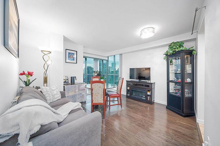 2303 1188 Howe Street Vancouver, BC - 3