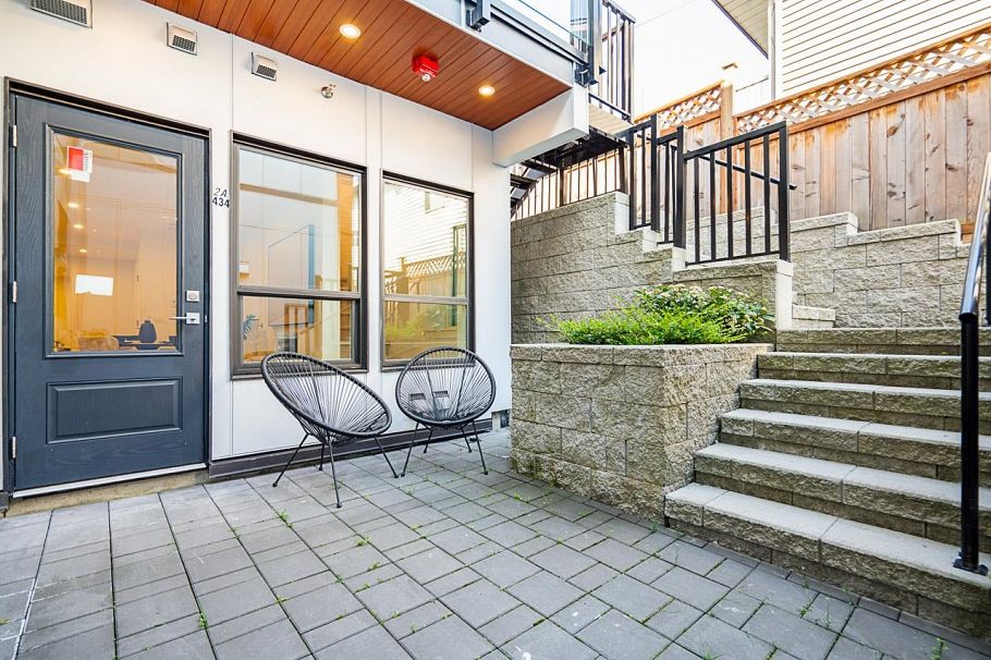 2 434 E 1st Street North Vancouver, BC - 35