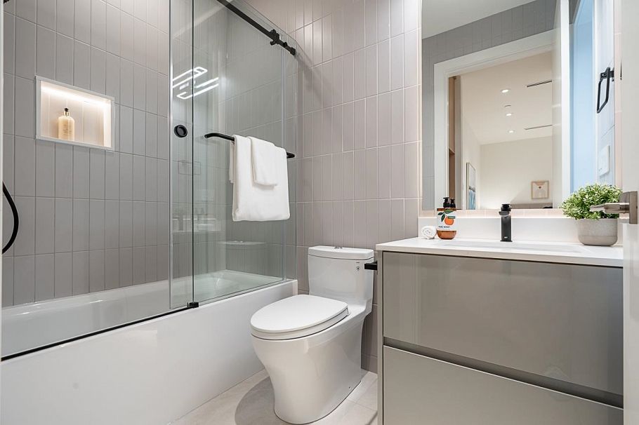 2565 W 2nd Avenue Vancouver, BC - 23