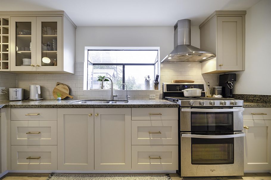 2711 Panorama Drive North Vancouver, BC - 11