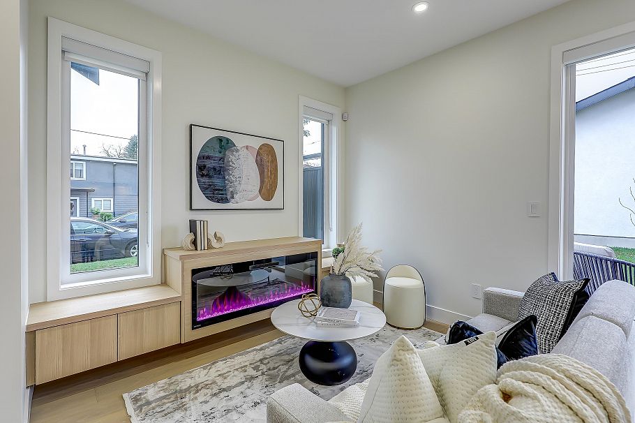 1 3695 E 26 Avenue Vancouver, BC - 9