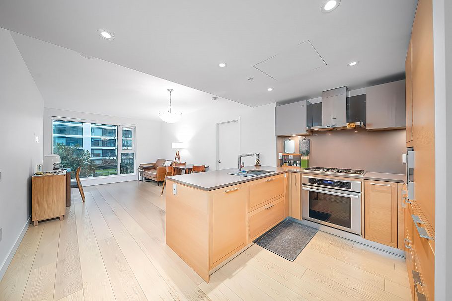 311 7228 Adera Street Vancouver, BC - 4