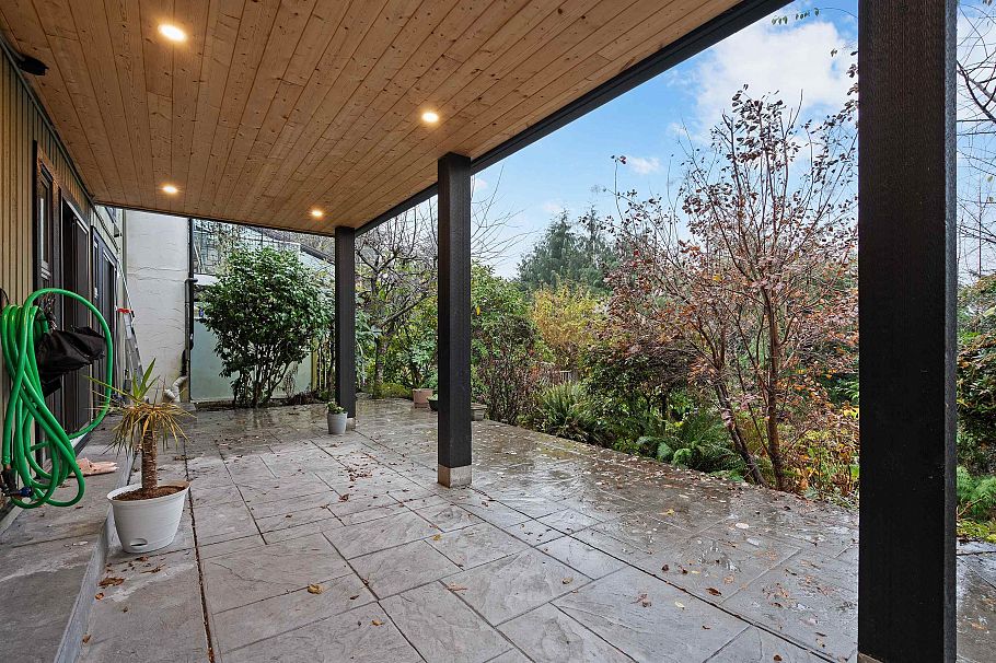 5625 Eagle Court North Vancouver, BC - 25