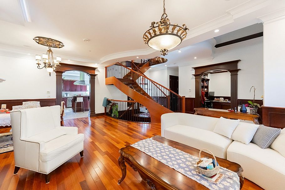 2502 W 36th Avenue Vancouver, BC - 10