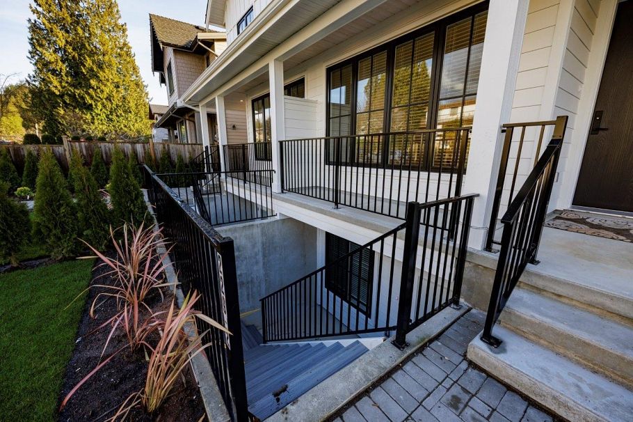 229 E 22nd Street North Vancouver, BC - 3