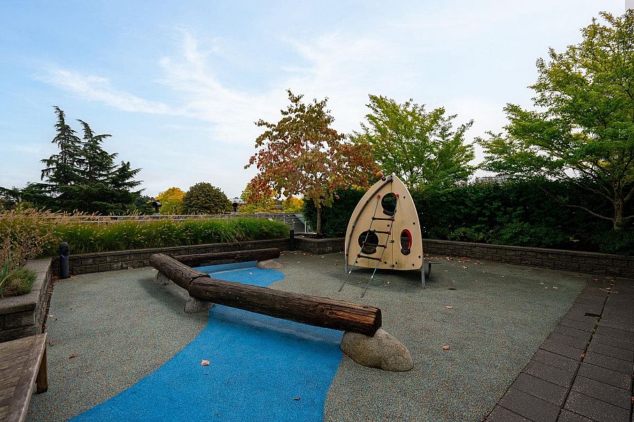 709 2321 Scotia Street Vancouver, BC - 37