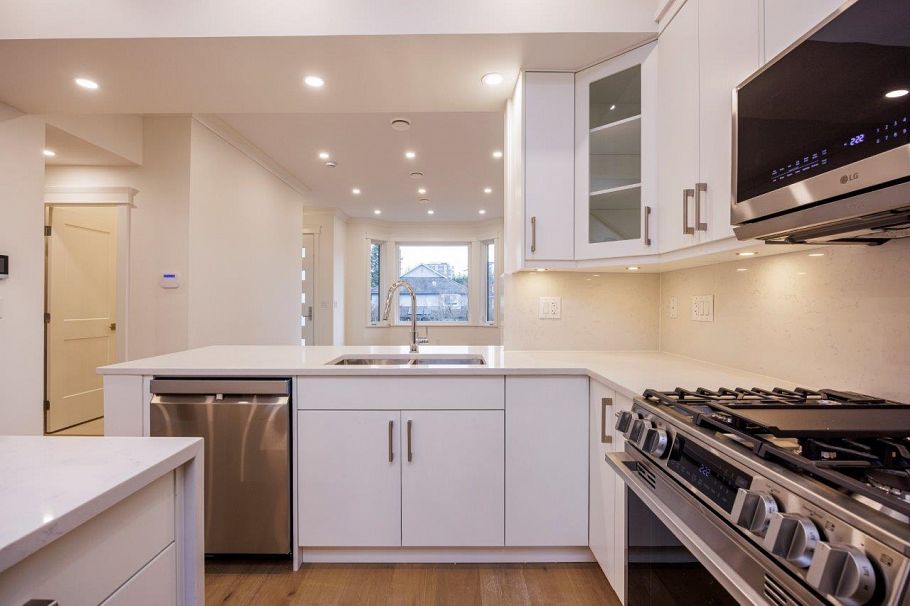 254 E 18th Street North Vancouver, BC - 14