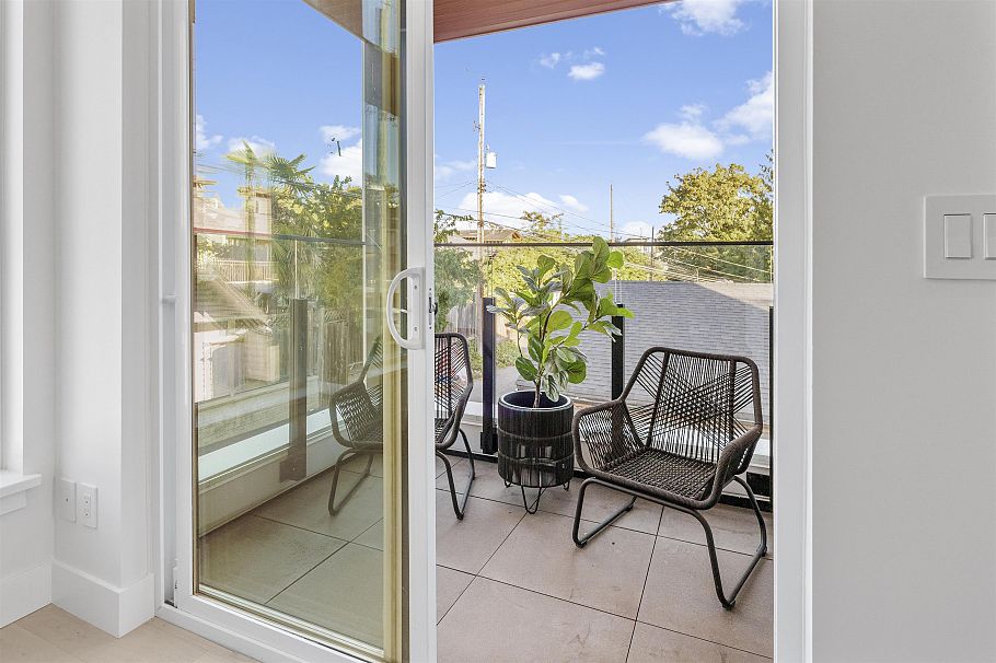 2 434 E 1st Street North Vancouver, BC - 14