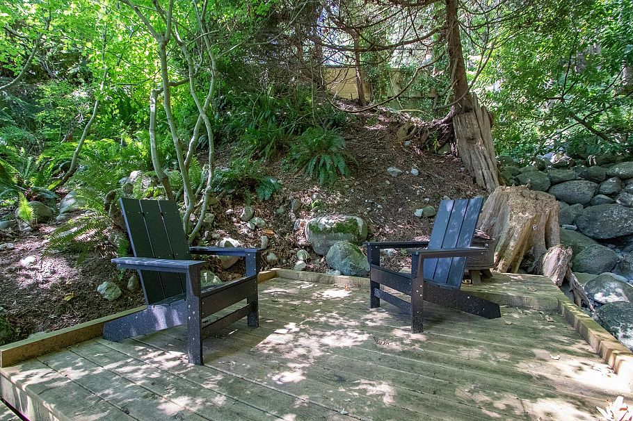 2711 Panorama Drive North Vancouver, BC - 36