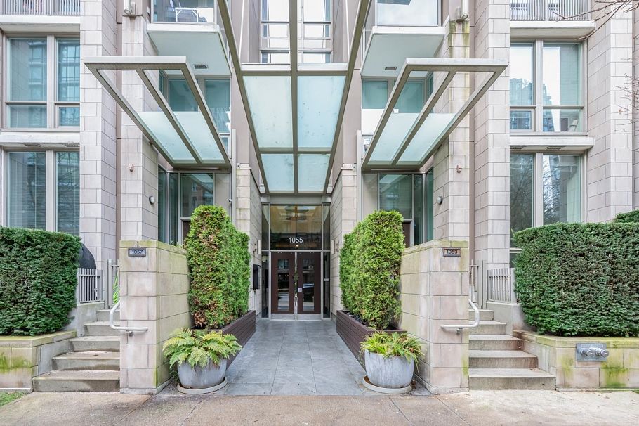 1051 Richards Street Vancouver, BC - 31