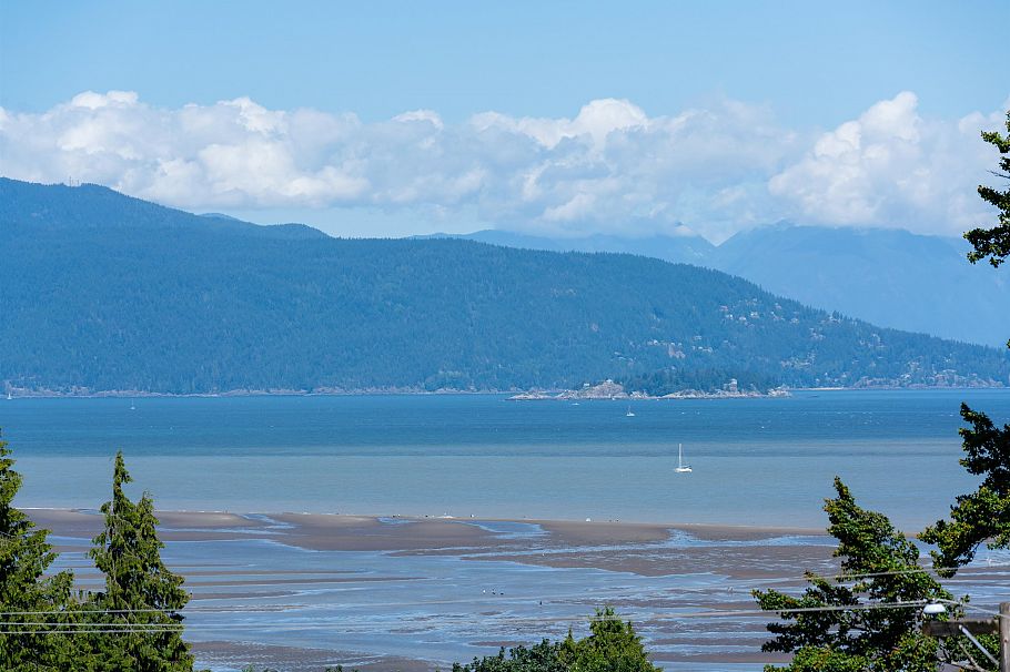 4838 Belmont Avenue Vancouver, BC - 5