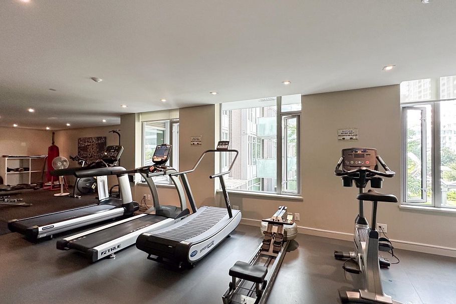 515 1661 Quebec Street Vancouver, BC - 2