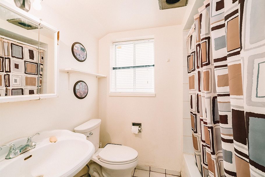 2618 W 15th Avenue Vancouver, BC - 29