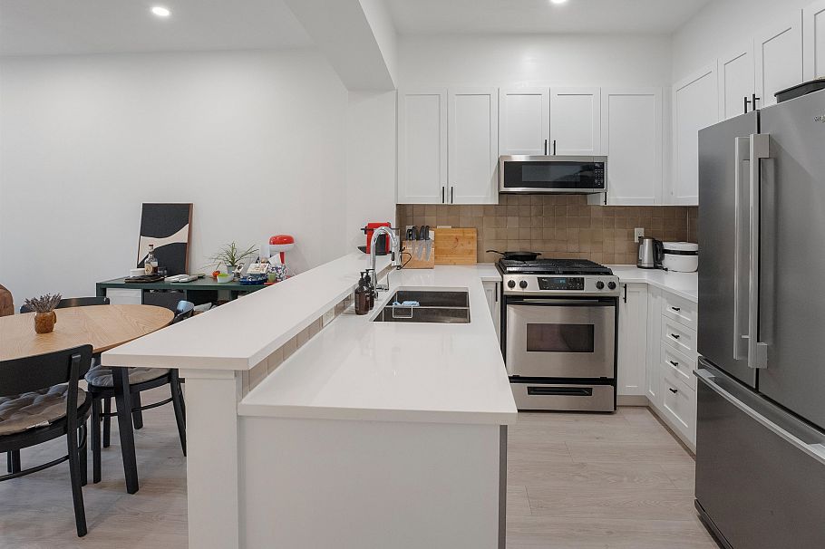 320 2280 Wesbrook Mall Vancouver, BC - 5