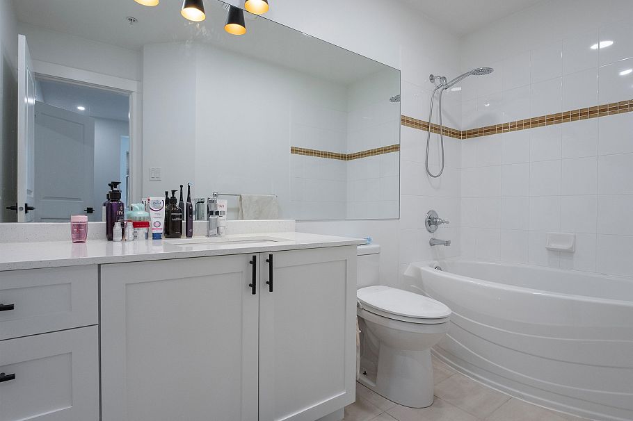 320 2280 Wesbrook Mall Vancouver, BC - 11