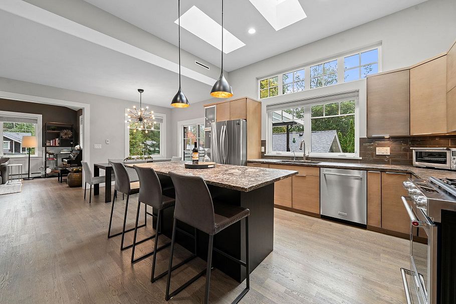 2140 Pemberton Avenue North Vancouver, BC - 5