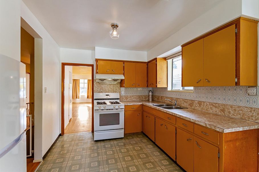 1615 Adanac Street Vancouver, BC - 8