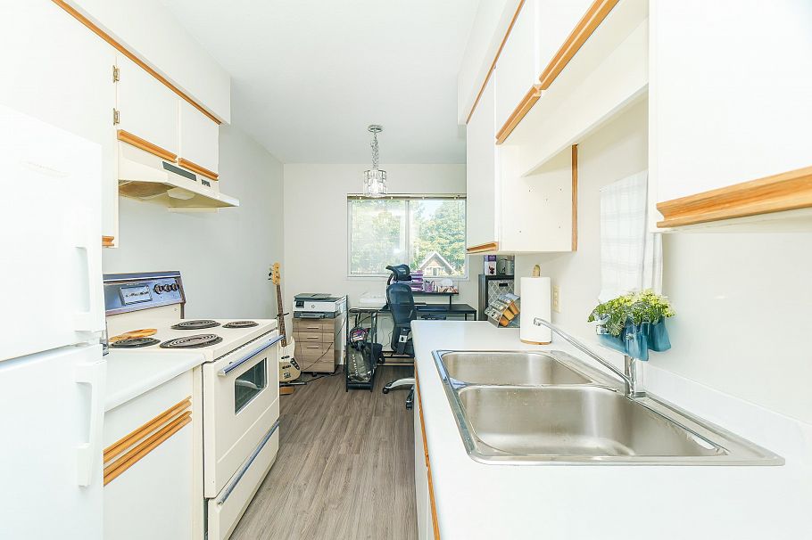 301 458 E 43rd Avenue Vancouver, BC - 9