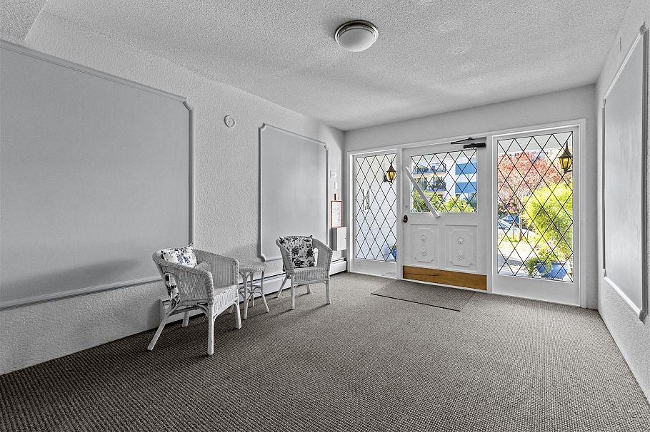 10 140 E 20th Street North Vancouver, BC - 2