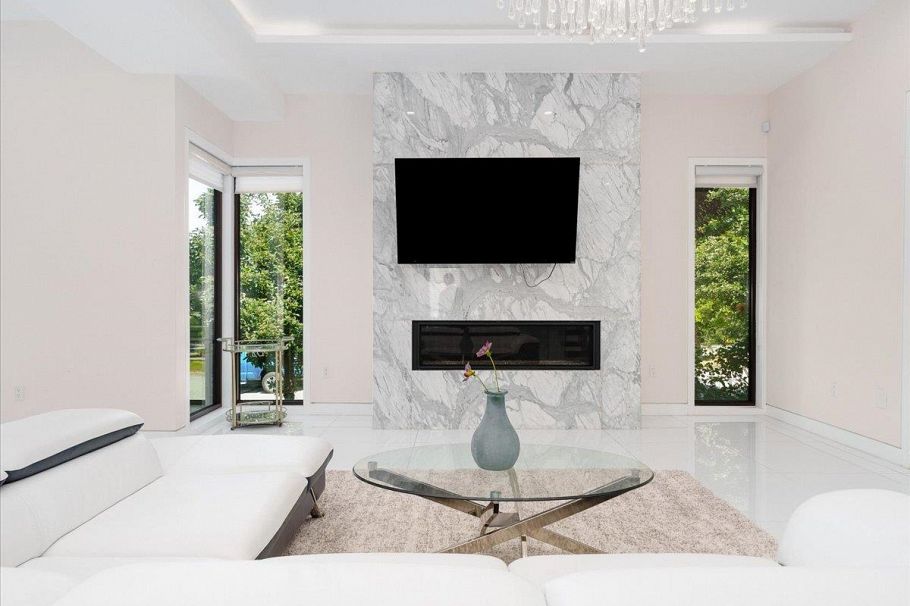 3011 W 27th Avenue Vancouver, BC - 5