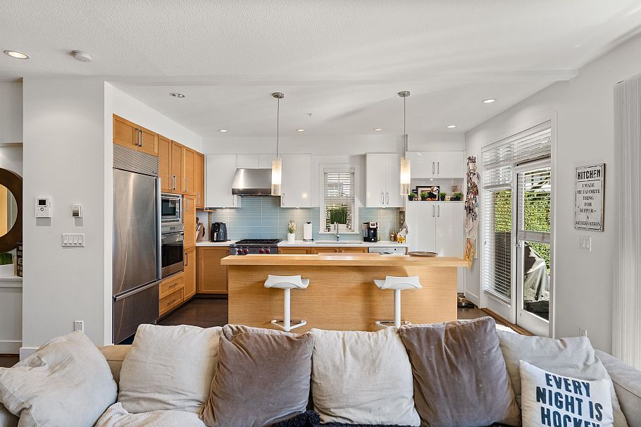 41 3639 Aldercrest Drive North Vancouver, BC - 11