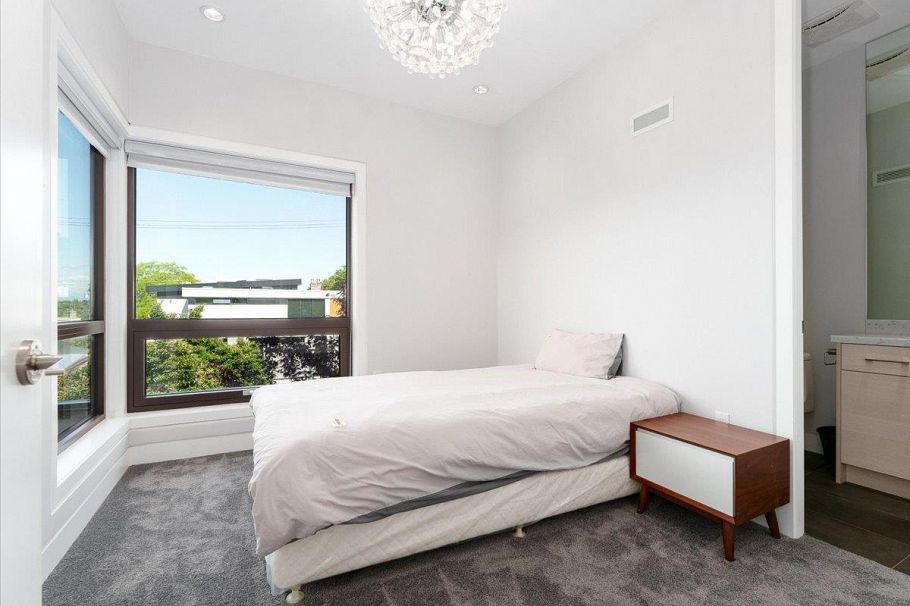 3011 W 27th Avenue Vancouver, BC - 18