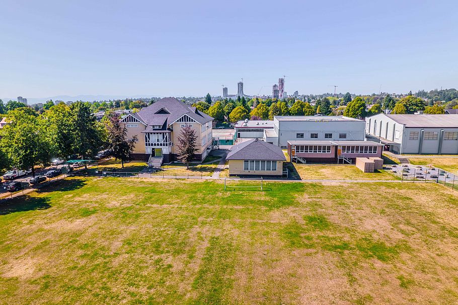 301 458 E 43rd Avenue Vancouver, BC - 15