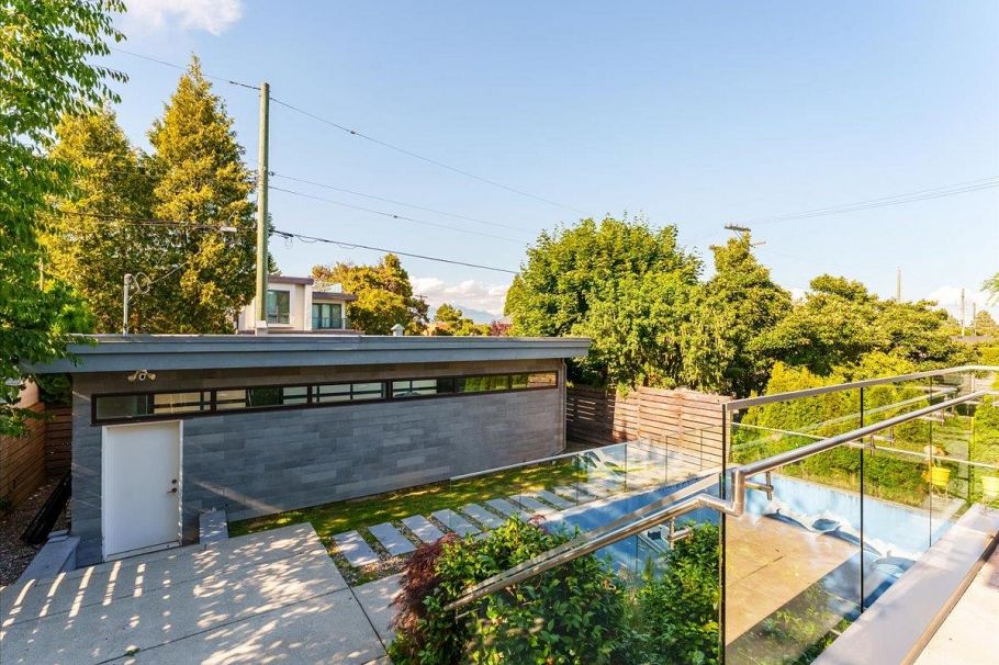 3011 W 27th Avenue Vancouver, BC - 31