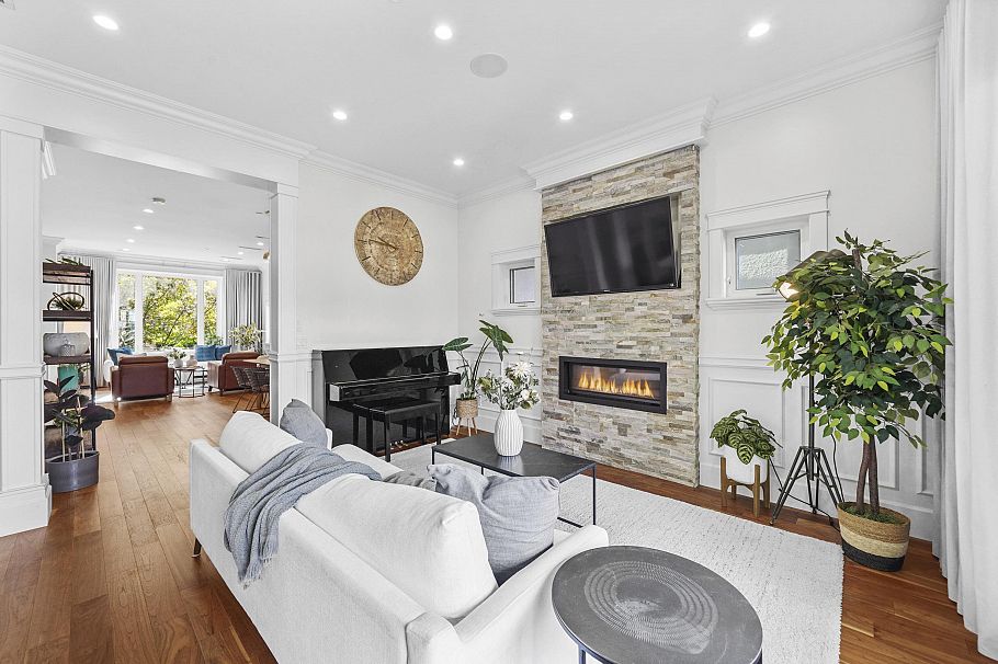 3339 W 27th Avenue Vancouver, BC - 3