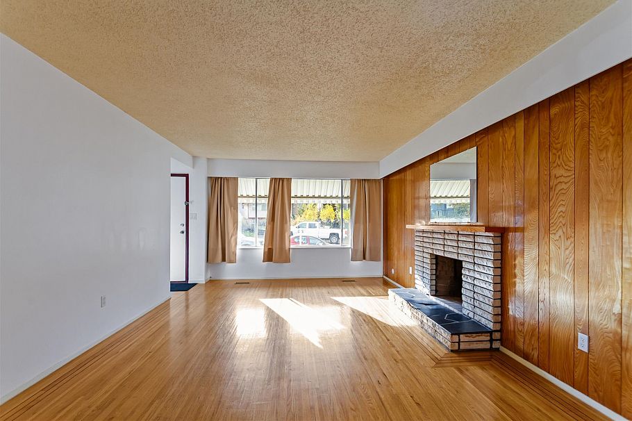 1615 Adanac Street Vancouver, BC - 3