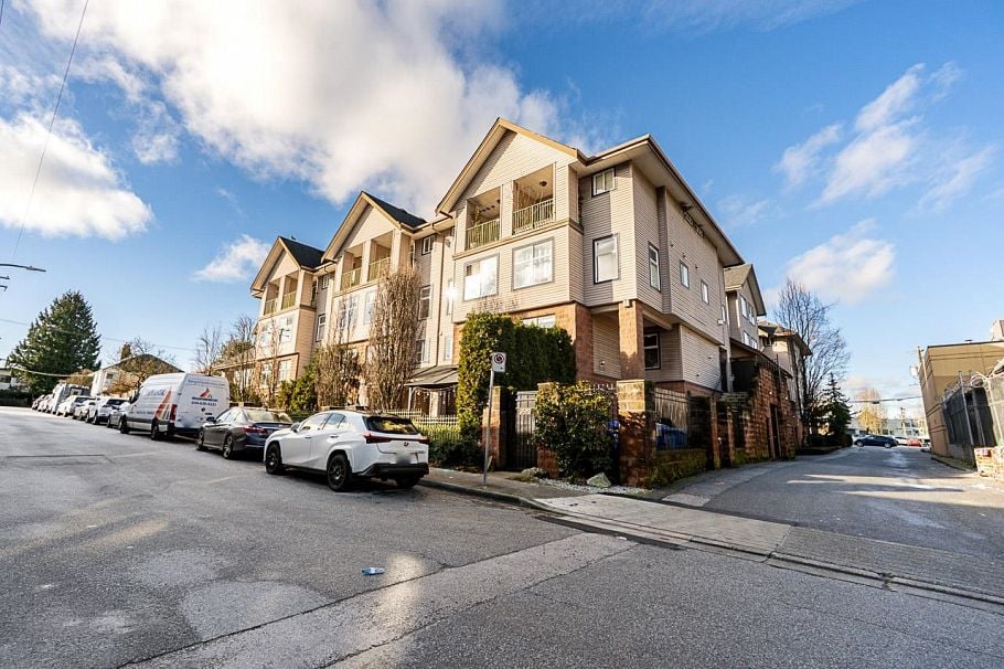 211 5625 Senlac Street Vancouver, BC - 2
