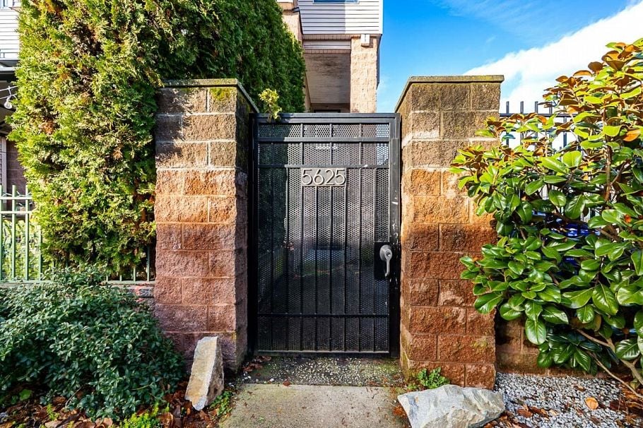 211 5625 Senlac Street Vancouver, BC - 5