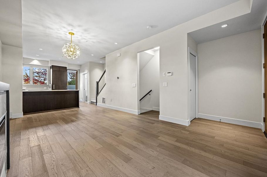 5522 Oak Street Vancouver, BC - 5