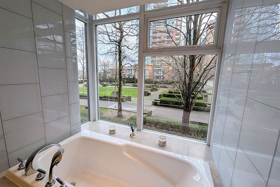 1211 W Cordova Vancouver, BC - 10