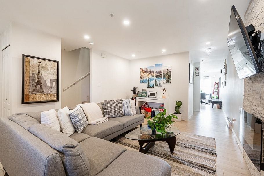 211 5625 Senlac Street Vancouver, BC - 9