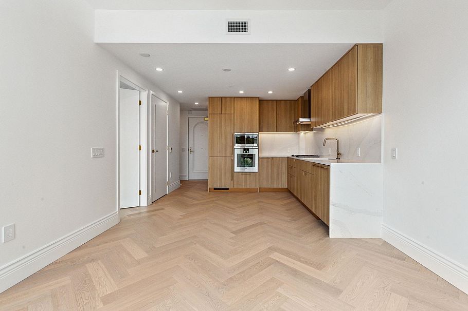 303 2096 W 47th Avenue Vancouver, BC - 9