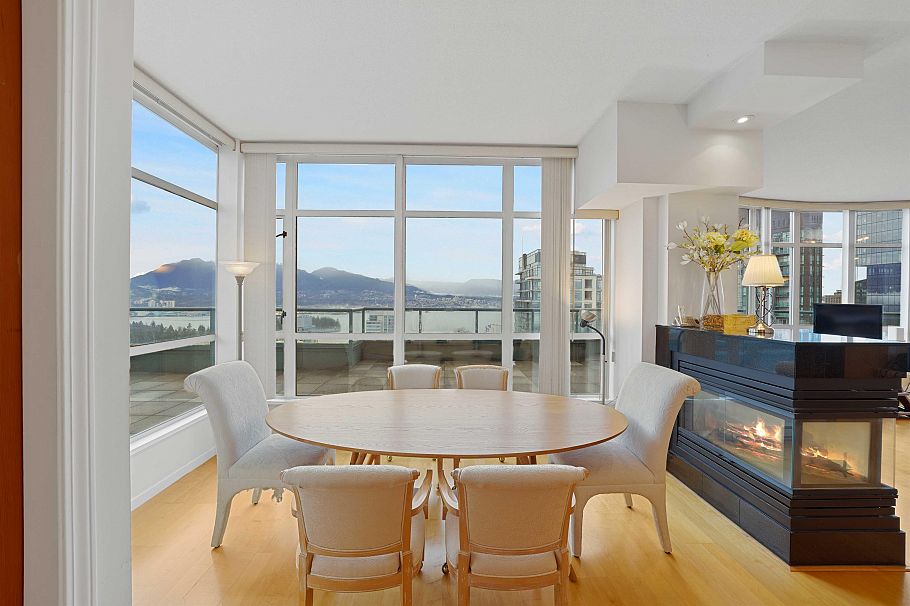 3402 1239 W Georgia Street Vancouver, BC - 4