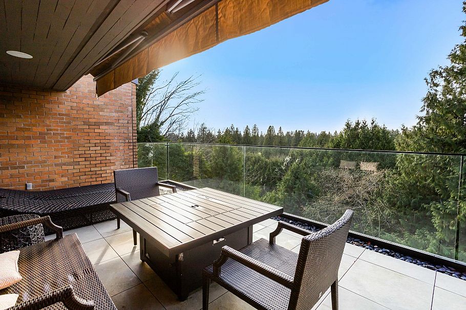 7353 Yew Street Vancouver, BC - 24