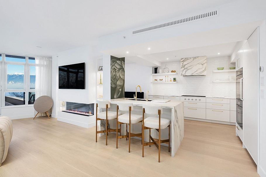 301 1233 W Cordova Street Vancouver, BC - 2