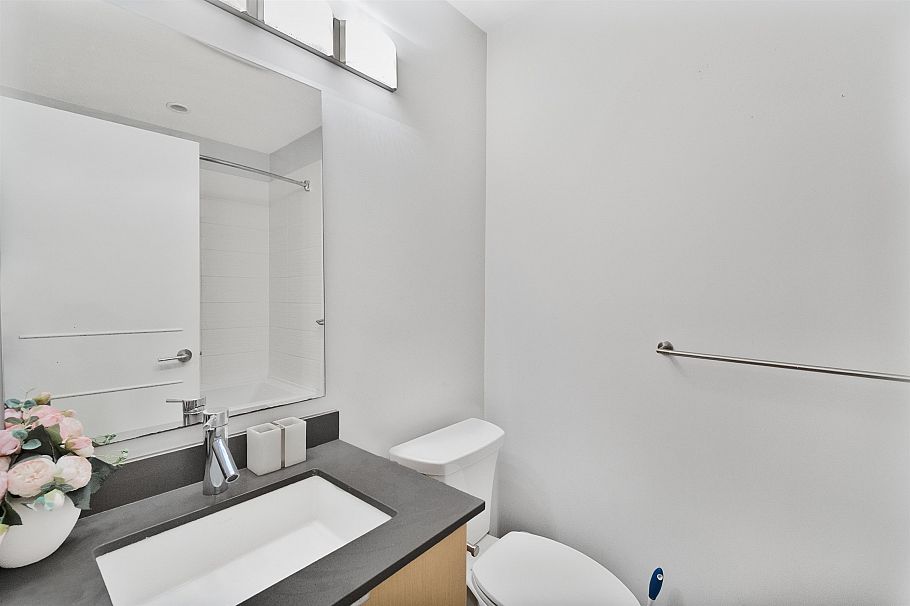 115 735 W 15th Street North Vancouver, BC - 11