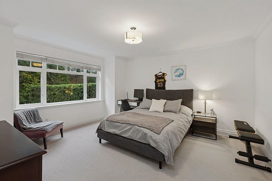 4081 Woodbury Avenue North Vancouver, BC - 29