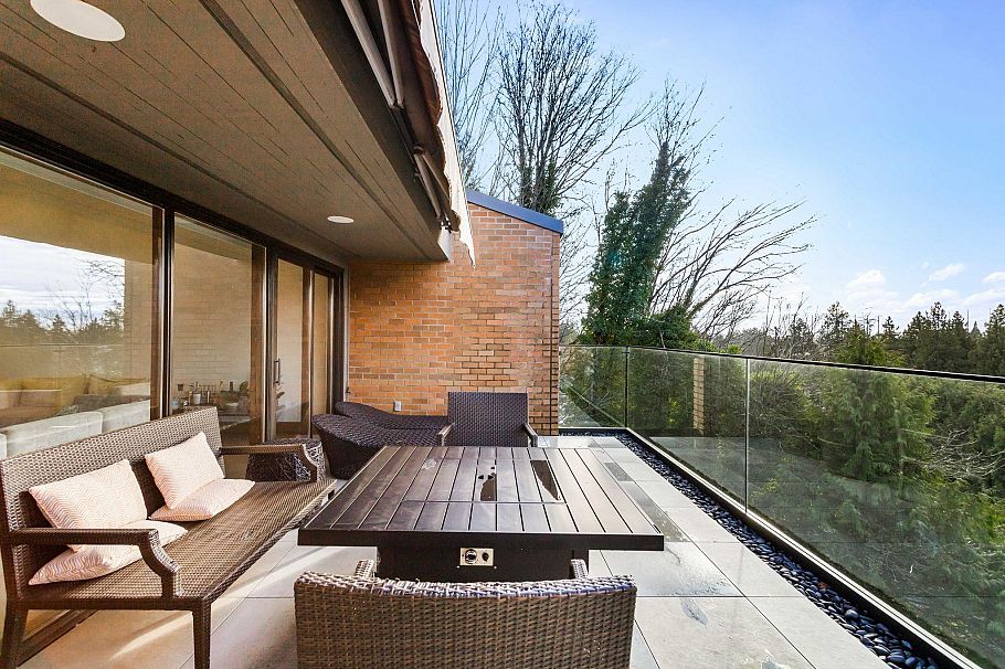 7353 Yew Street Vancouver, BC - 25