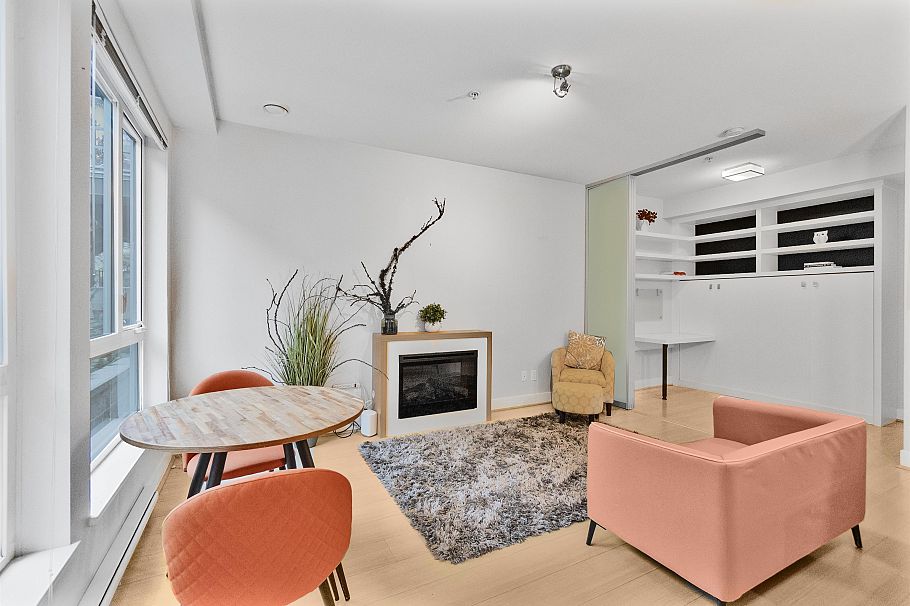 115 735 W 15th Street North Vancouver, BC - 9